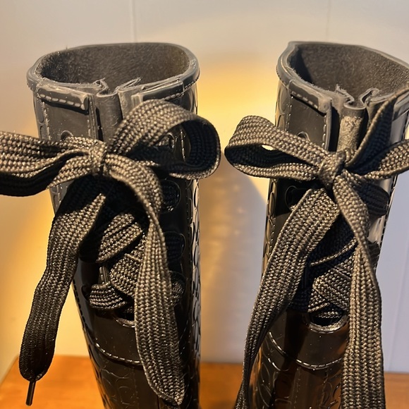 Coach Jacquard C Laced Up Back Bow Heeled Black Tall Rainboots Women's Size 6 - Picture 6 of 11